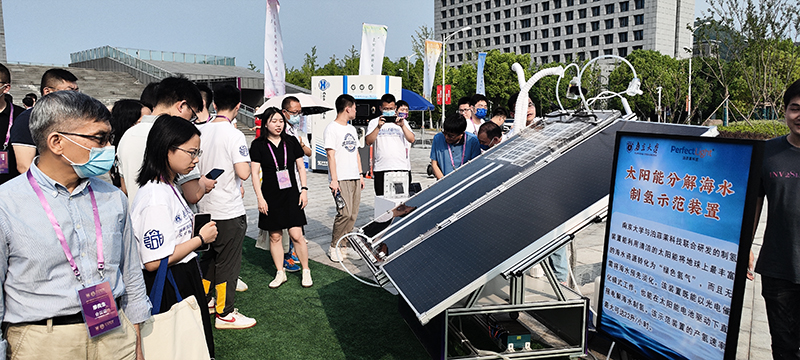 beat365亚洲体育在线官网太阳能海水制氢装置亮相南京大学120周年校庆.jpg